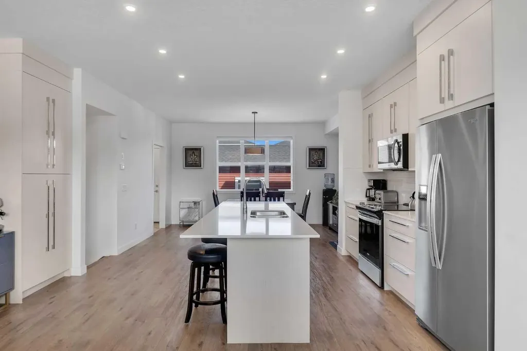 178 Dawson Way Chestermere AB T1X 2R8