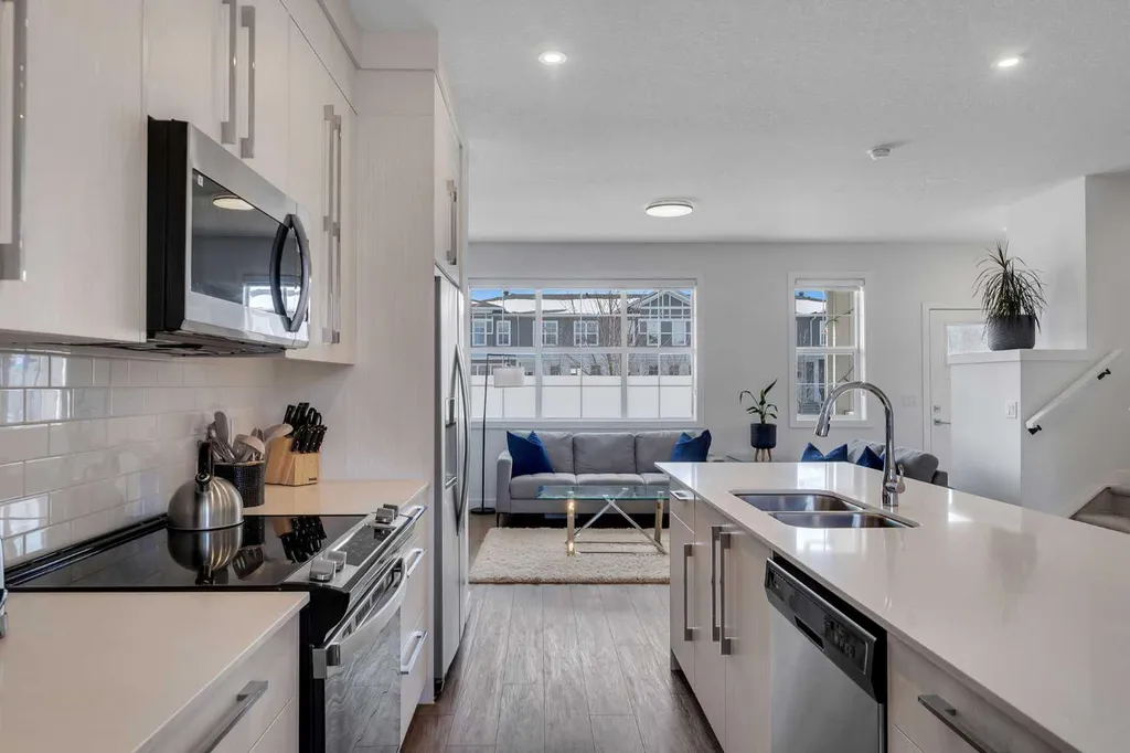 178 Dawson Way Chestermere AB T1X 2R8
