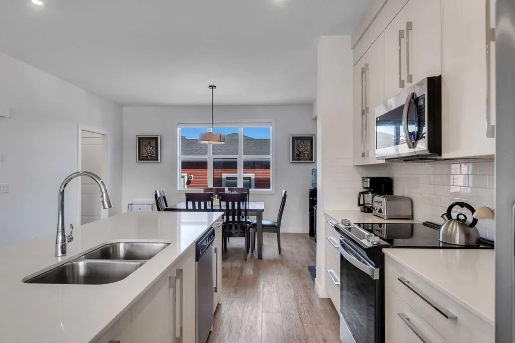 178 Dawson Way Chestermere AB T1X 2R8