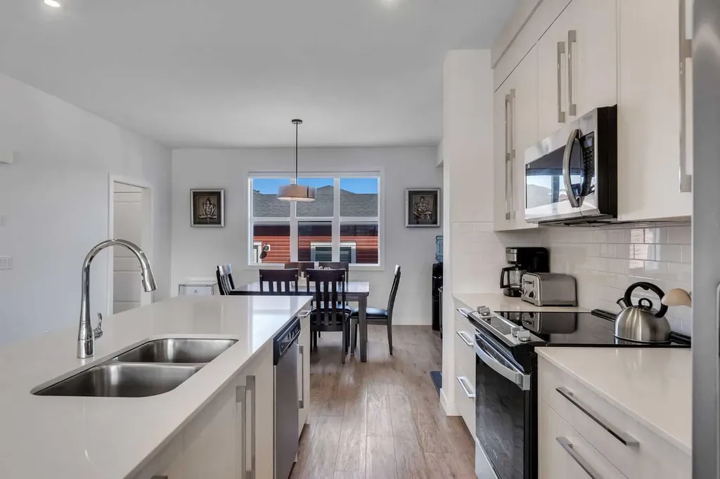 178 Dawson Way Chestermere AB T1X 2R8