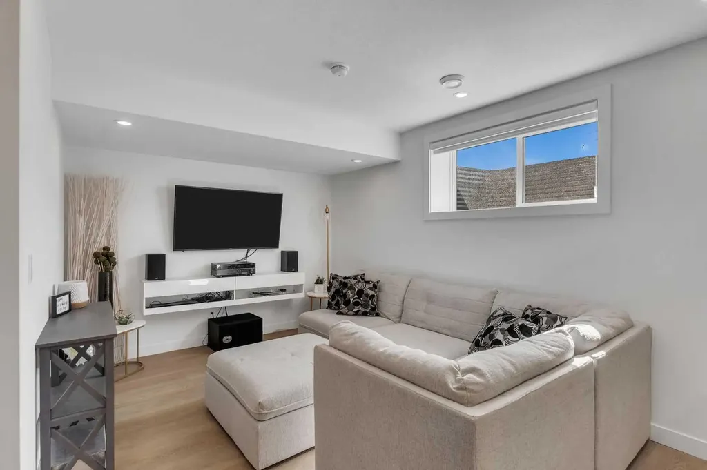 178 Dawson Way Chestermere AB T1X 2R8