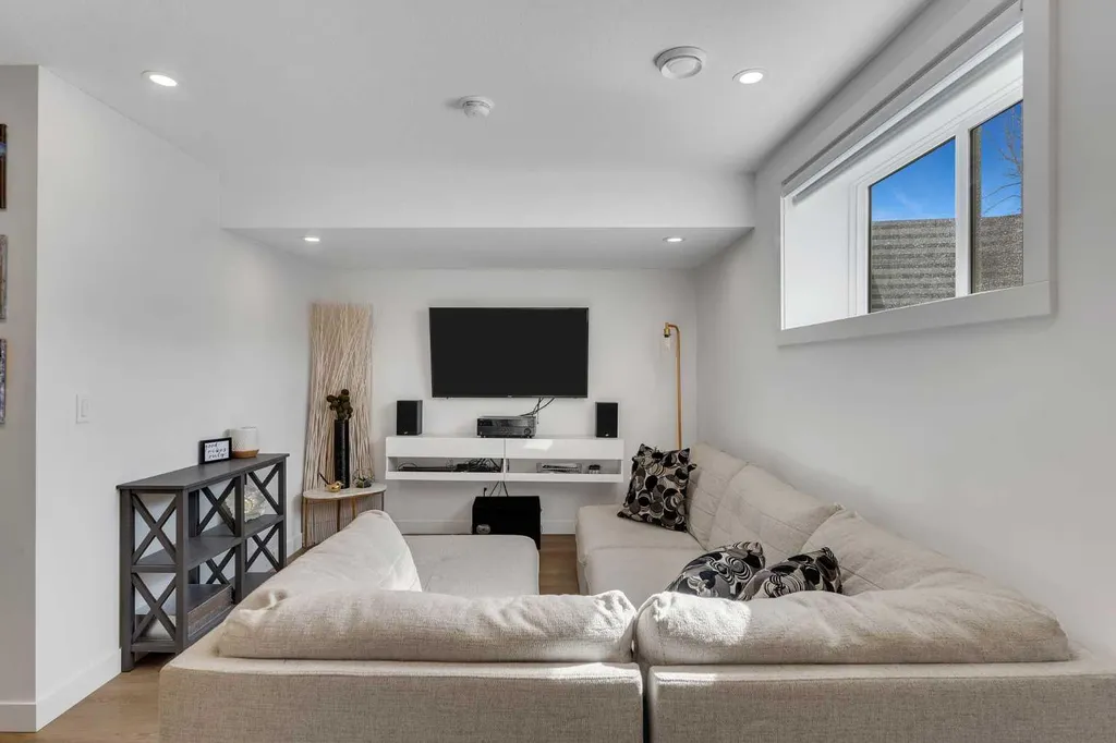 178 Dawson Way Chestermere AB T1X 2R8
