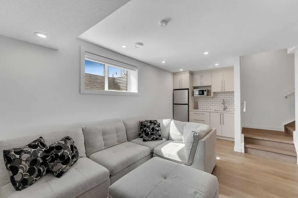 178 Dawson Way Chestermere AB T1X 2R8