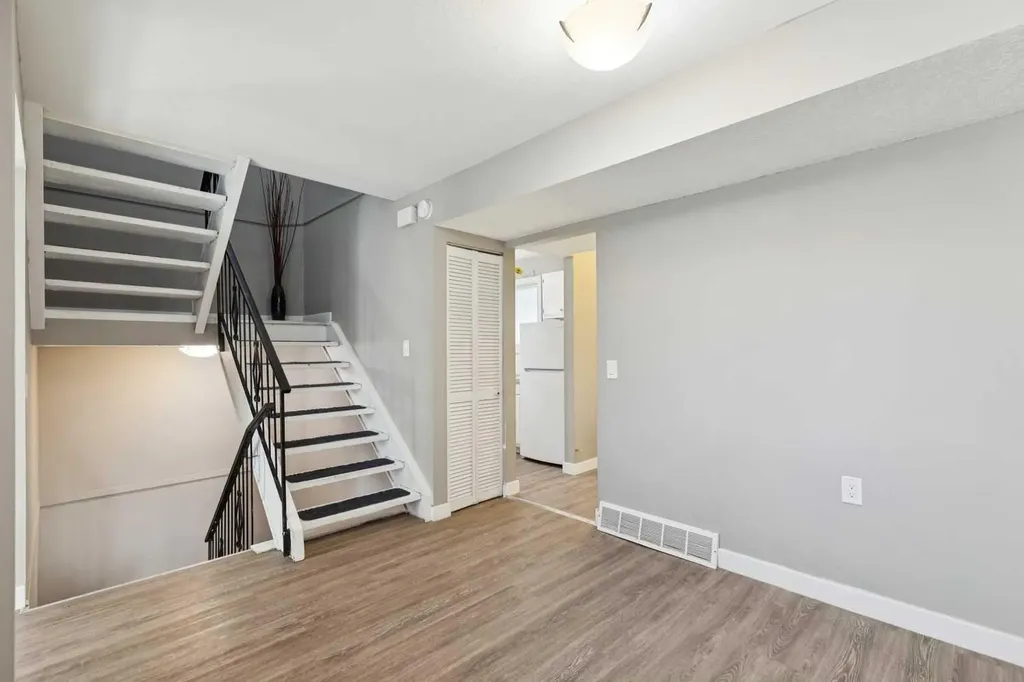 2520 Palliser Drive SW Calgary AB T2V 4S9