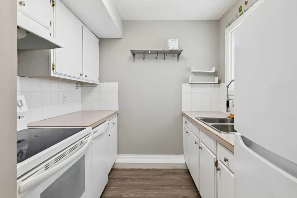 2520 Palliser Drive SW Calgary AB T2V 4S9