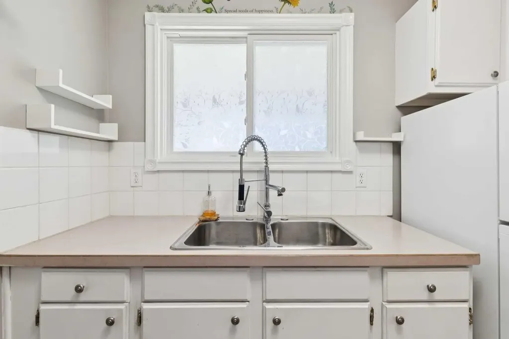 2520 Palliser Drive SW Calgary AB T2V 4S9