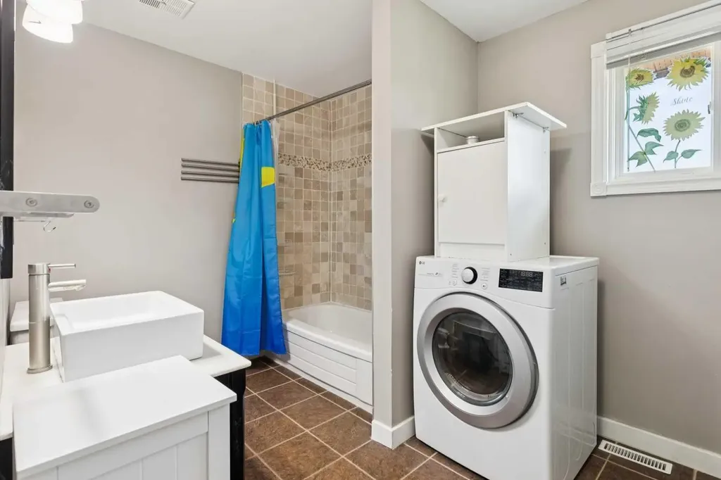 2520 Palliser Drive SW Calgary AB T2V 4S9