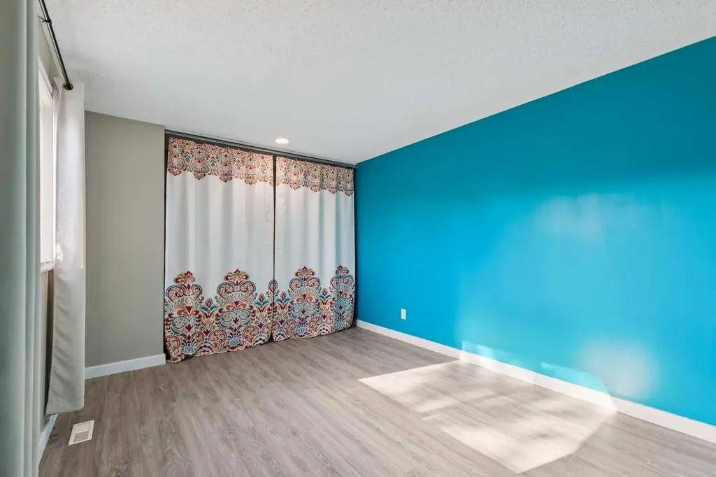 2520 Palliser Drive SW Calgary AB T2V 4S9