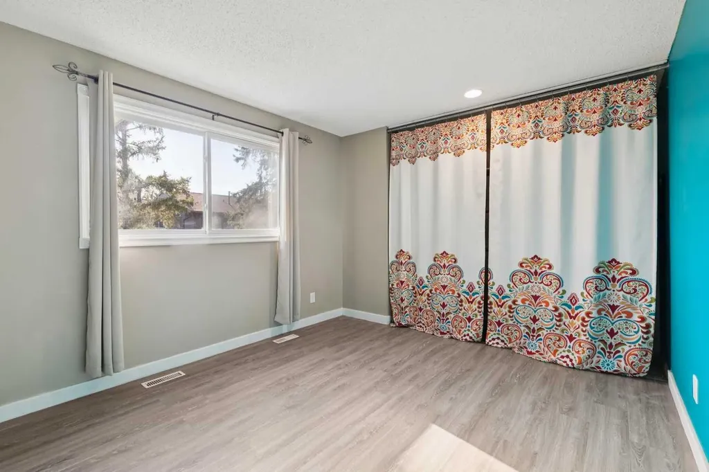 2520 Palliser Drive SW Calgary AB T2V 4S9