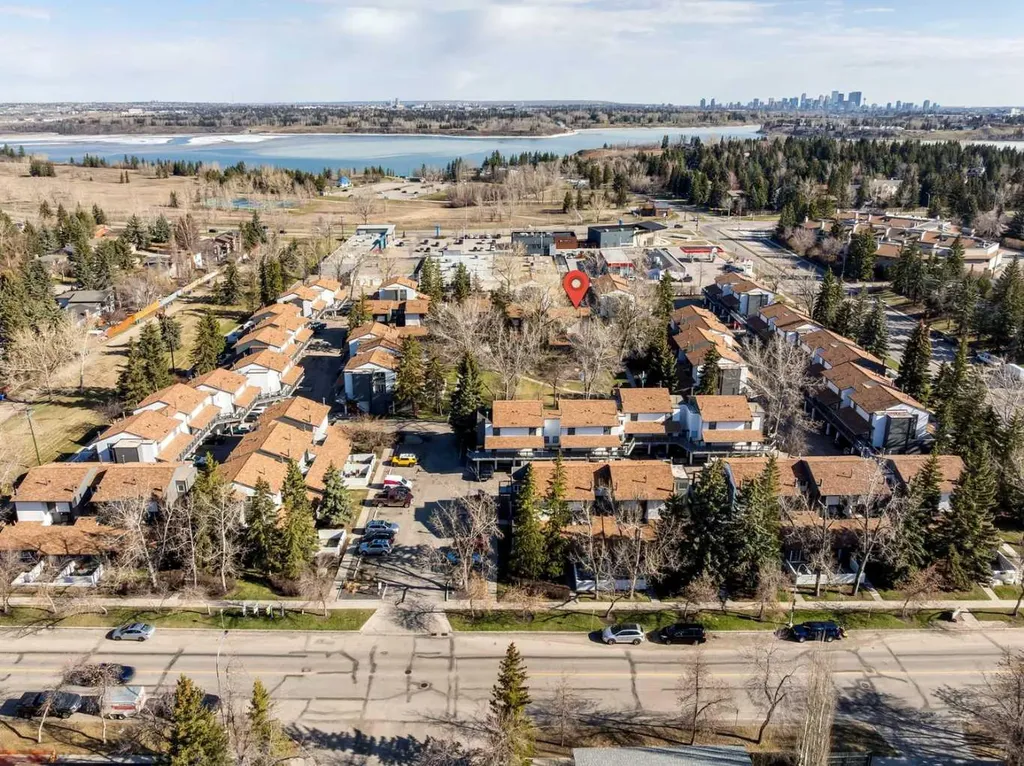 2520 Palliser Drive SW Calgary AB T2V 4S9