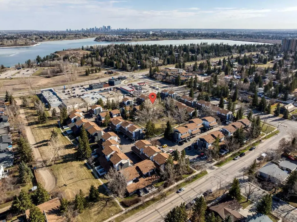 2520 Palliser Drive SW Calgary AB T2V 4S9