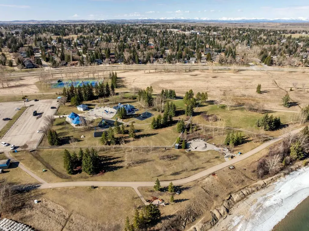2520 Palliser Drive SW Calgary AB T2V 4S9
