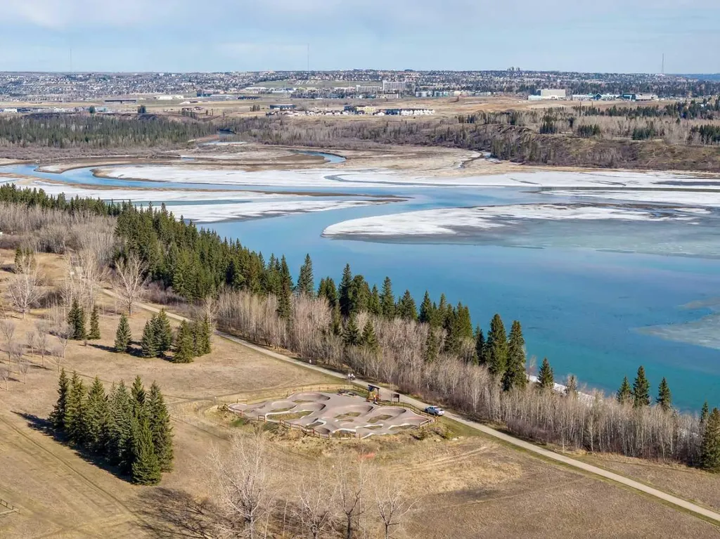 2520 Palliser Drive SW Calgary AB T2V 4S9