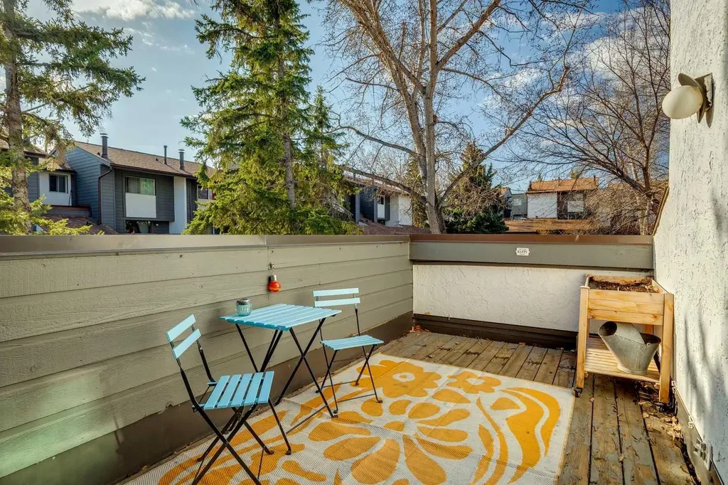 2520 Palliser Drive SW Calgary AB T2V 4S9