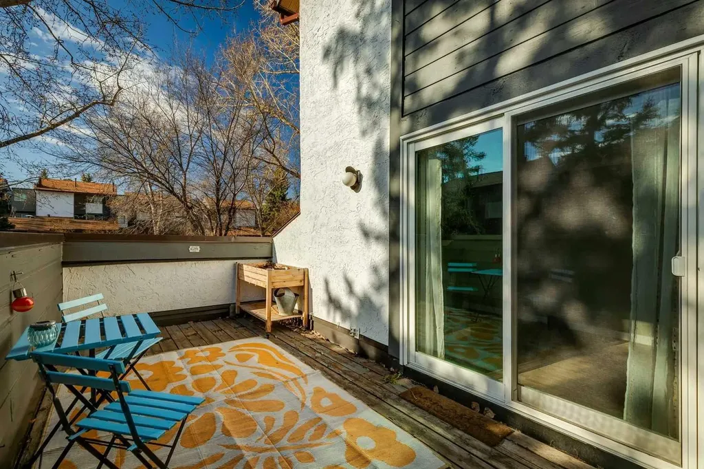 2520 Palliser Drive SW Calgary AB T2V 4S9
