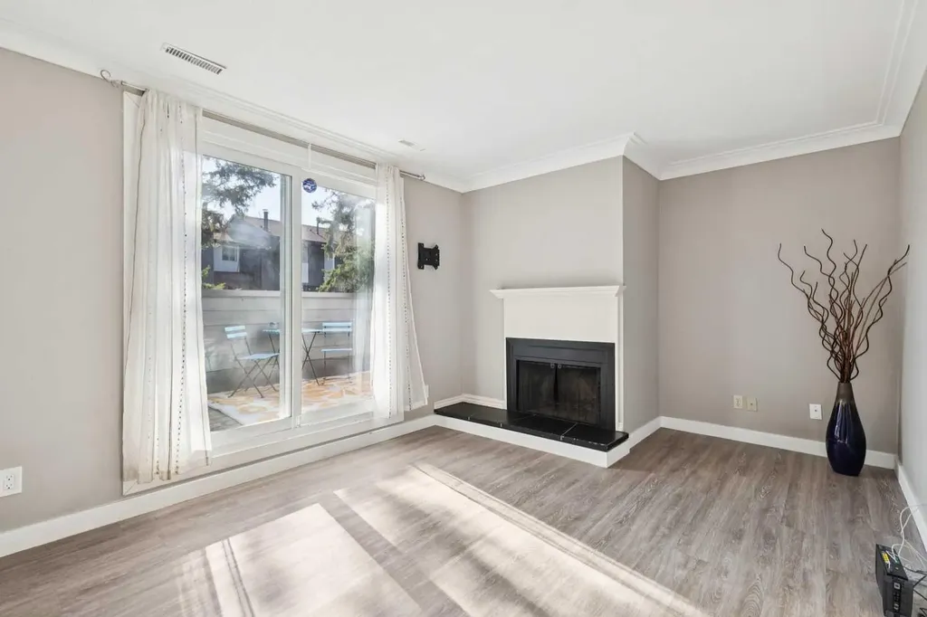 2520 Palliser Drive SW Calgary AB T2V 4S9