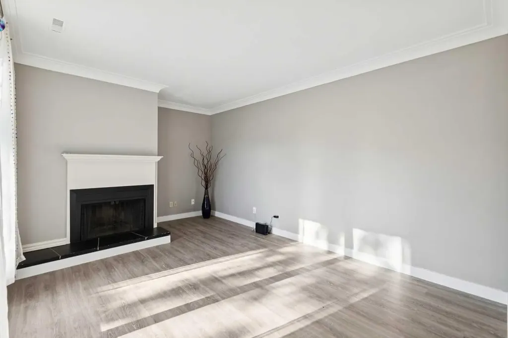2520 Palliser Drive SW Calgary AB T2V 4S9