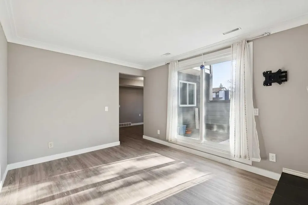 2520 Palliser Drive SW Calgary AB T2V 4S9