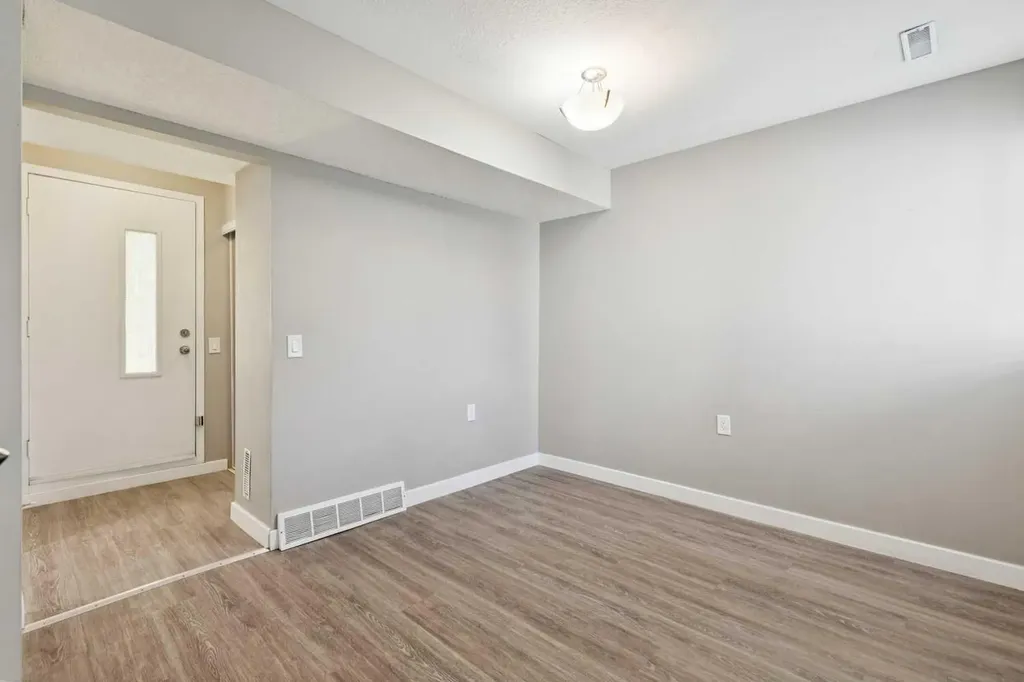2520 Palliser Drive SW Calgary AB T2V 4S9