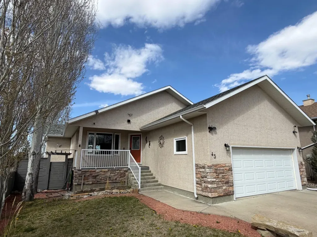 43 Riverwood Manor W Lethbridge AB T1k 7X3