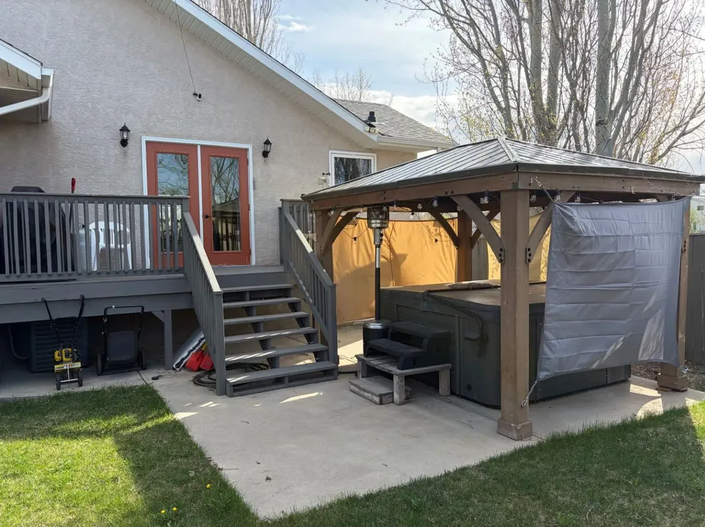 43 Riverwood Manor W Lethbridge AB T1k 7X3