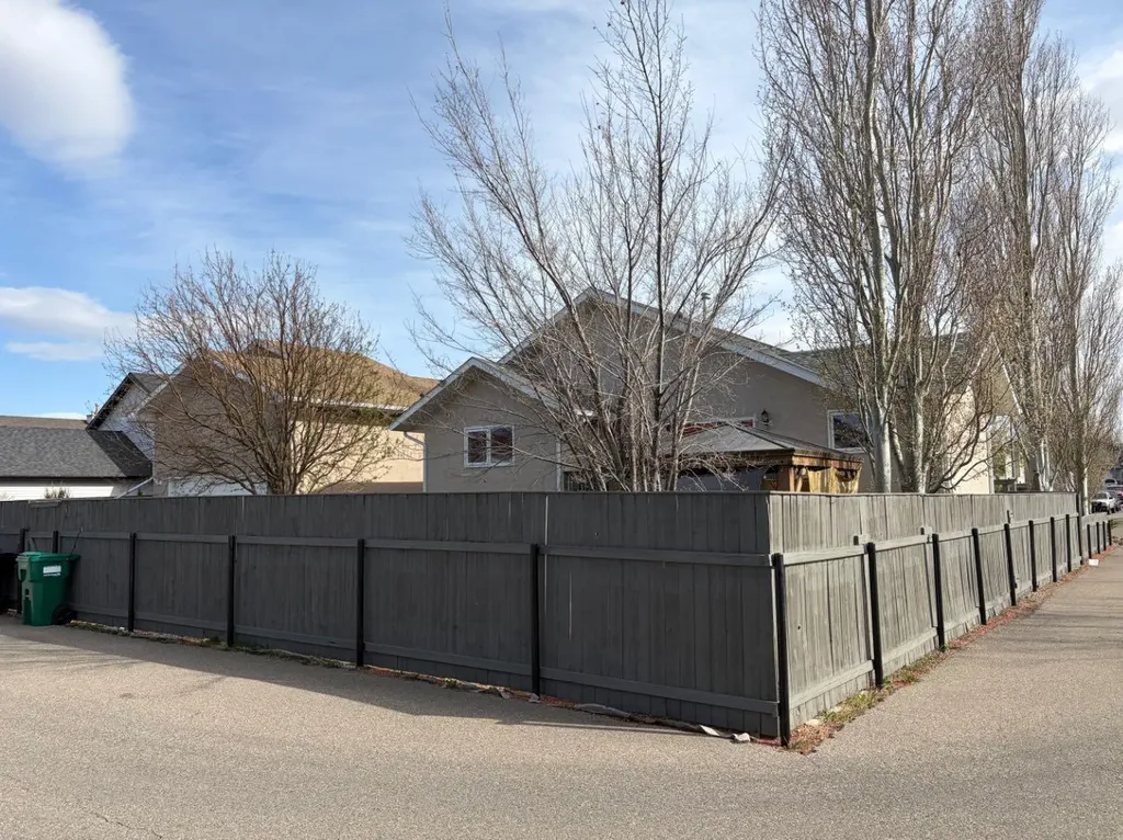43 Riverwood Manor W Lethbridge AB T1k 7X3