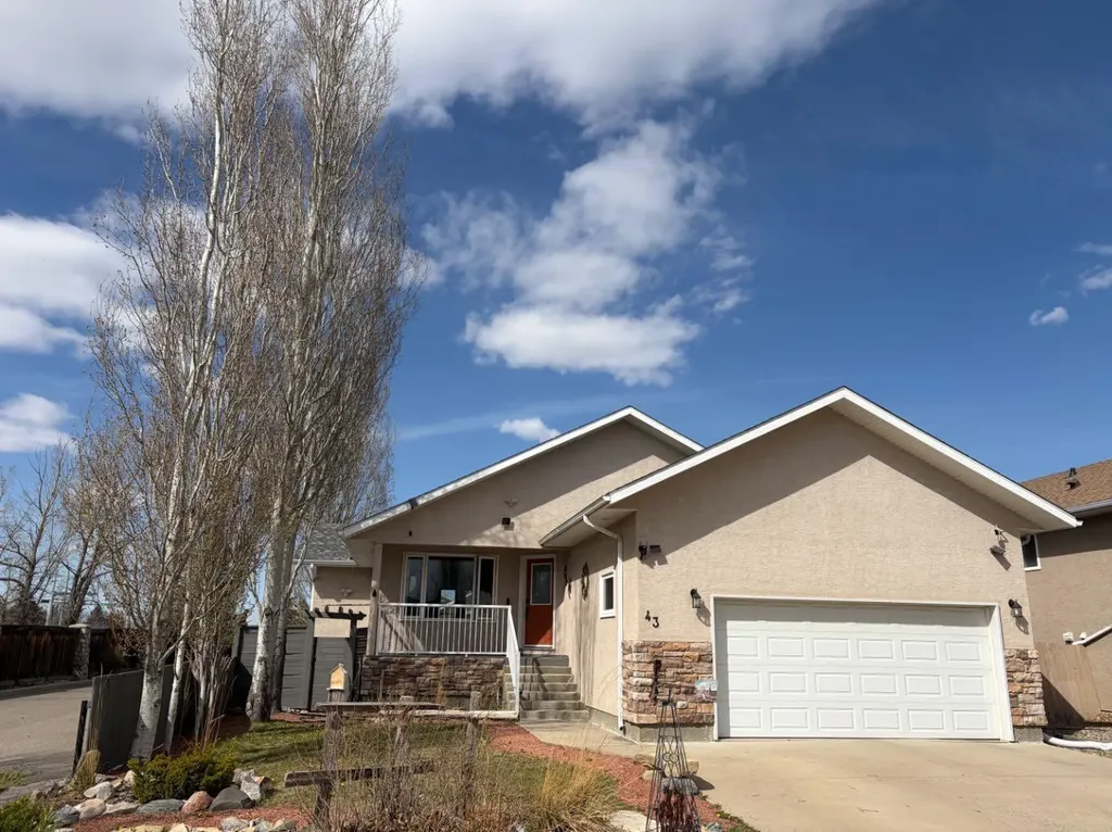 43 Riverwood Manor W Lethbridge AB T1k 7X3