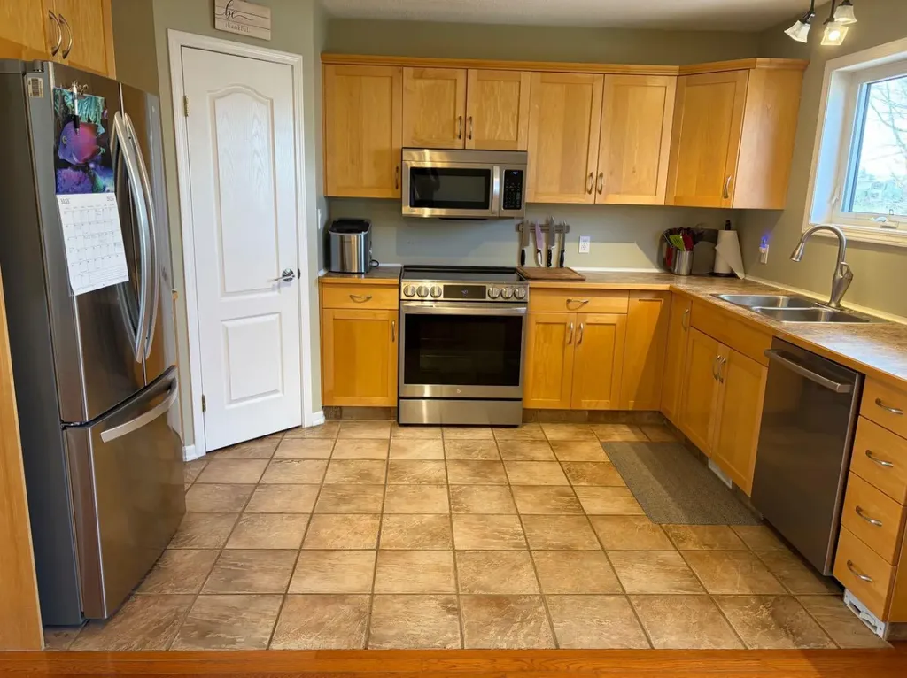 43 Riverwood Manor W Lethbridge AB T1k 7X3