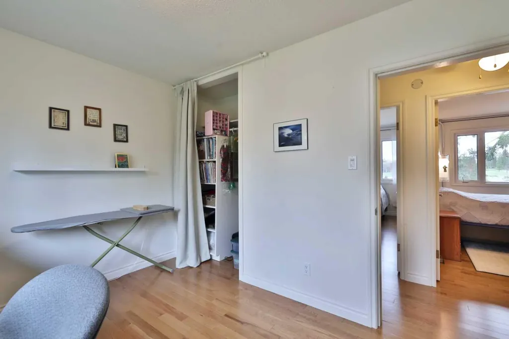 4404 52 Street Camrose AB T4V 1T7