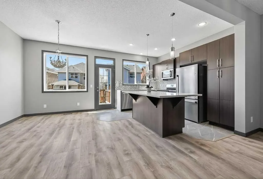 19 Auburn Crest Manor SE Calgary AB T3M 1T7