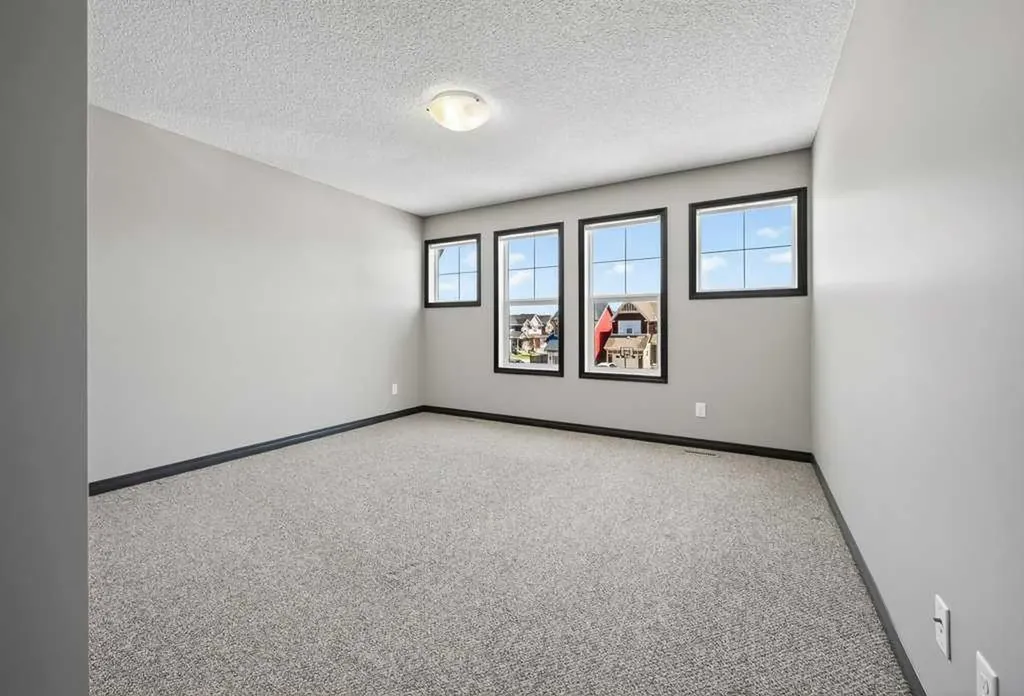19 Auburn Crest Manor SE Calgary AB T3M 1T7