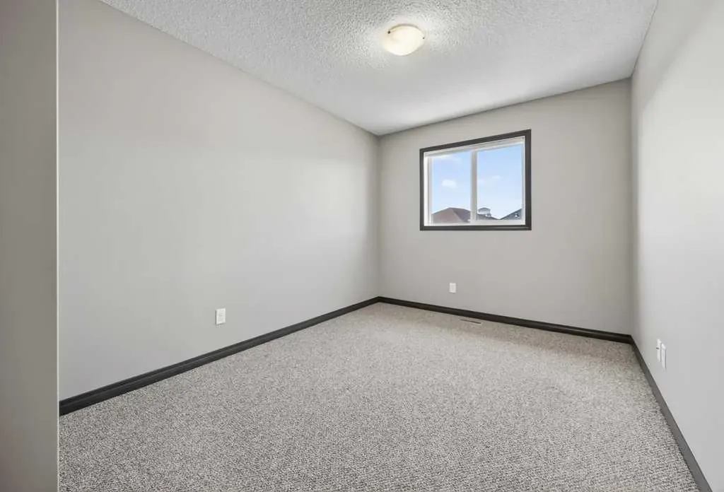 19 Auburn Crest Manor SE Calgary AB T3M 1T7