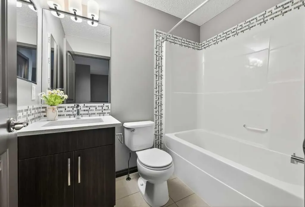 19 Auburn Crest Manor SE Calgary AB T3M 1T7
