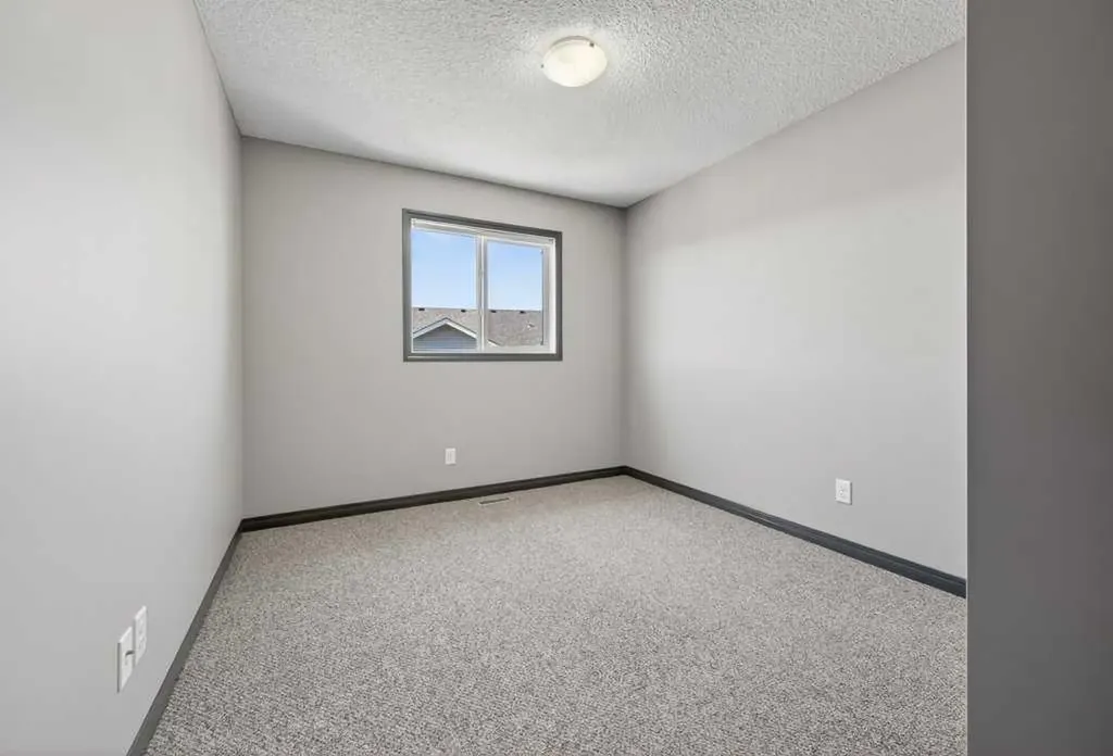 19 Auburn Crest Manor SE Calgary AB T3M 1T7