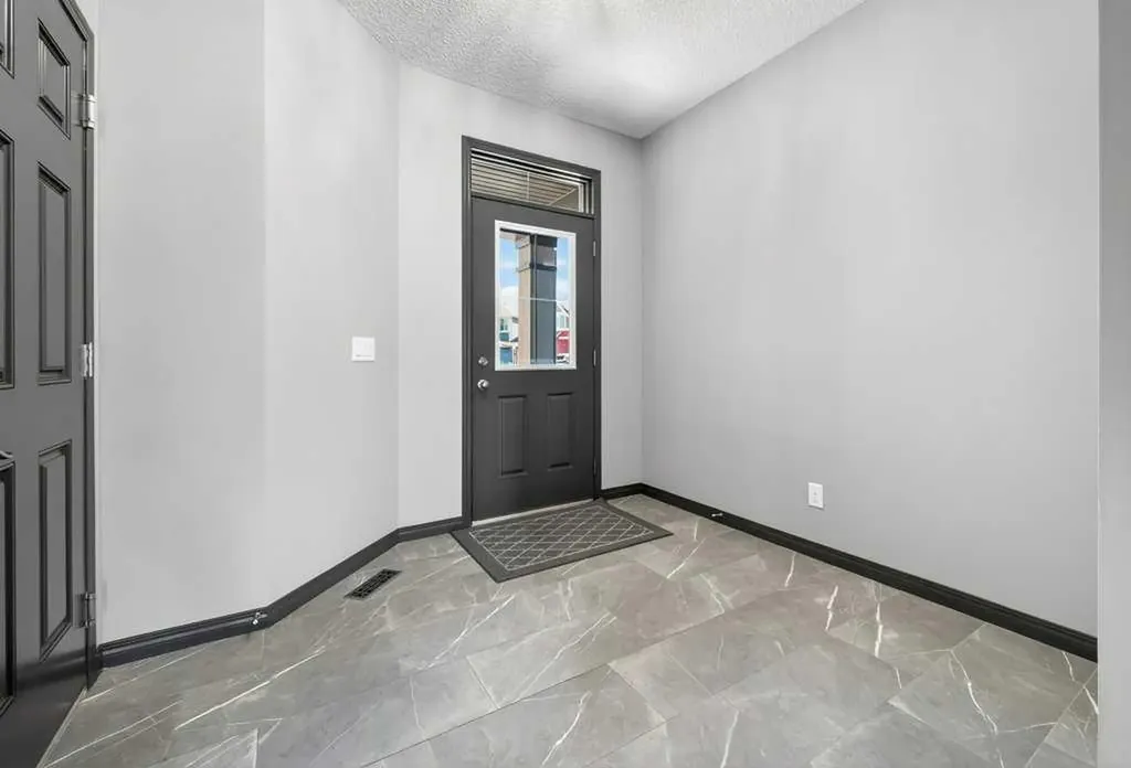 19 Auburn Crest Manor SE Calgary AB T3M 1T7