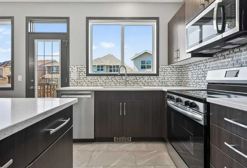 19 Auburn Crest Manor SE Calgary AB T3M 1T7