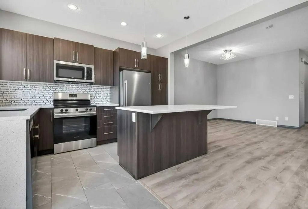19 Auburn Crest Manor SE Calgary AB T3M 1T7