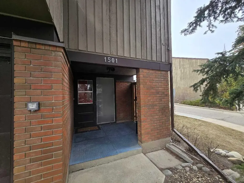 9803 24 Street SW Calgary AB T2V 1S5