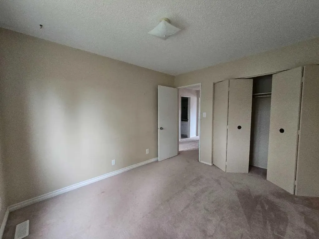 9803 24 Street SW Calgary AB T2V 1S5