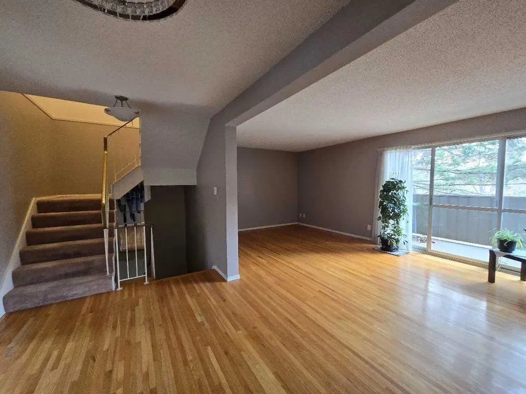 9803 24 Street SW Calgary AB T2V 1S5