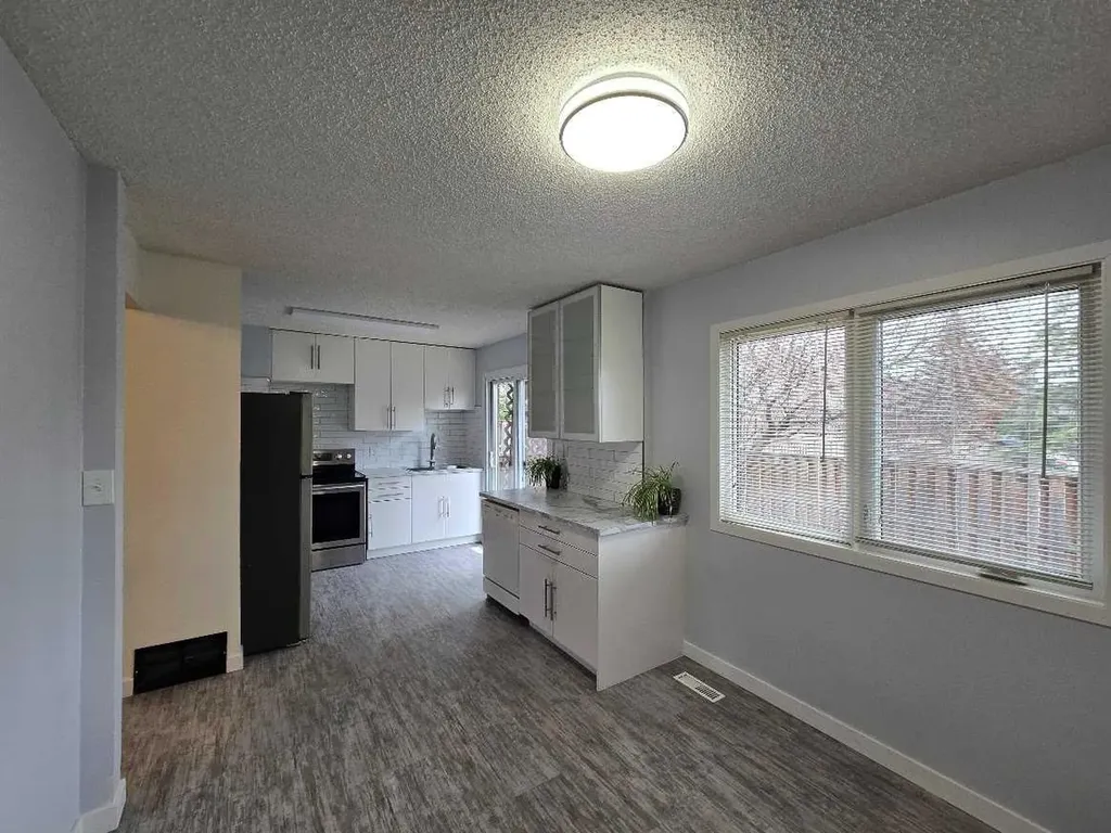 9803 24 Street SW Calgary AB T2V 1S5