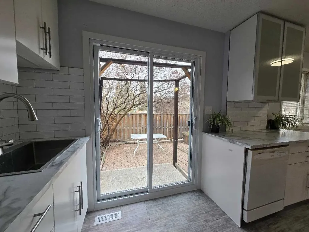 9803 24 Street SW Calgary AB T2V 1S5