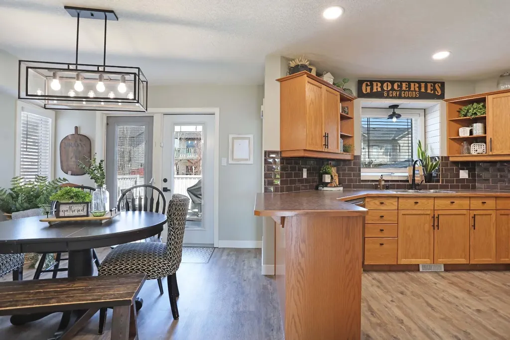 75 Parkland Close E Brooks AB T1R 0M2