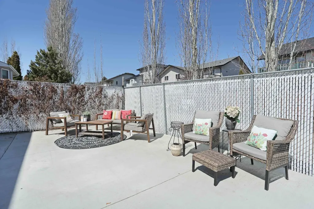 75 Parkland Close E Brooks AB T1R 0M2