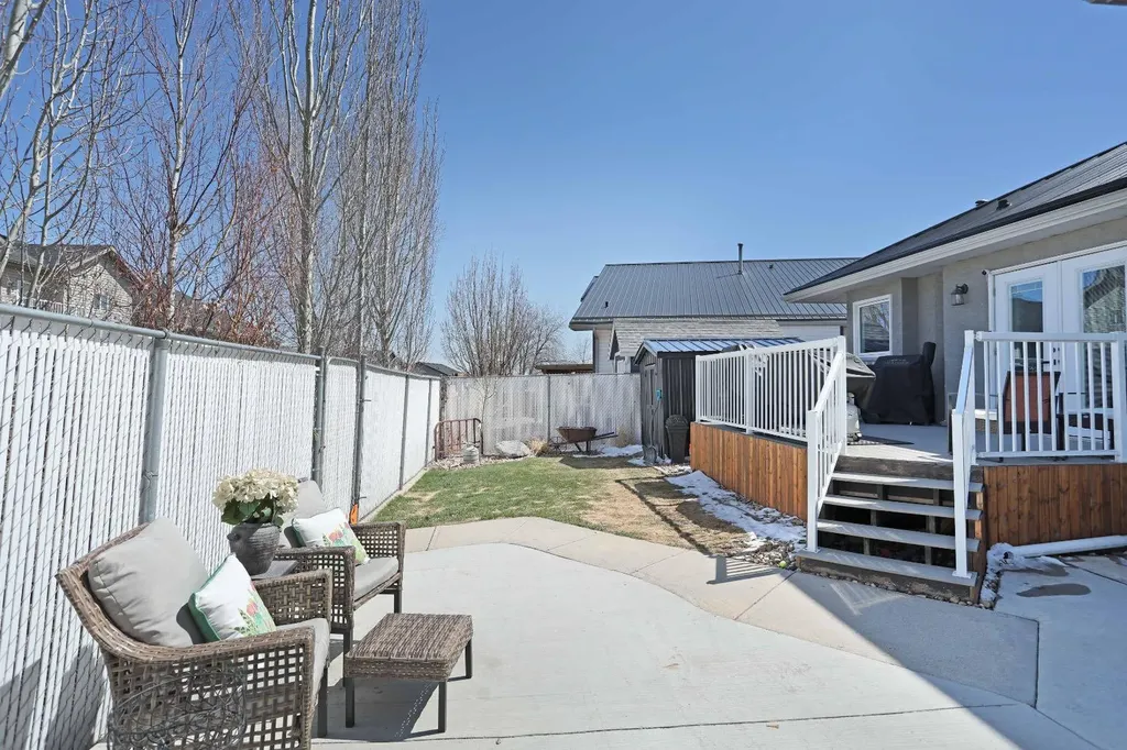 75 Parkland Close E Brooks AB T1R 0M2