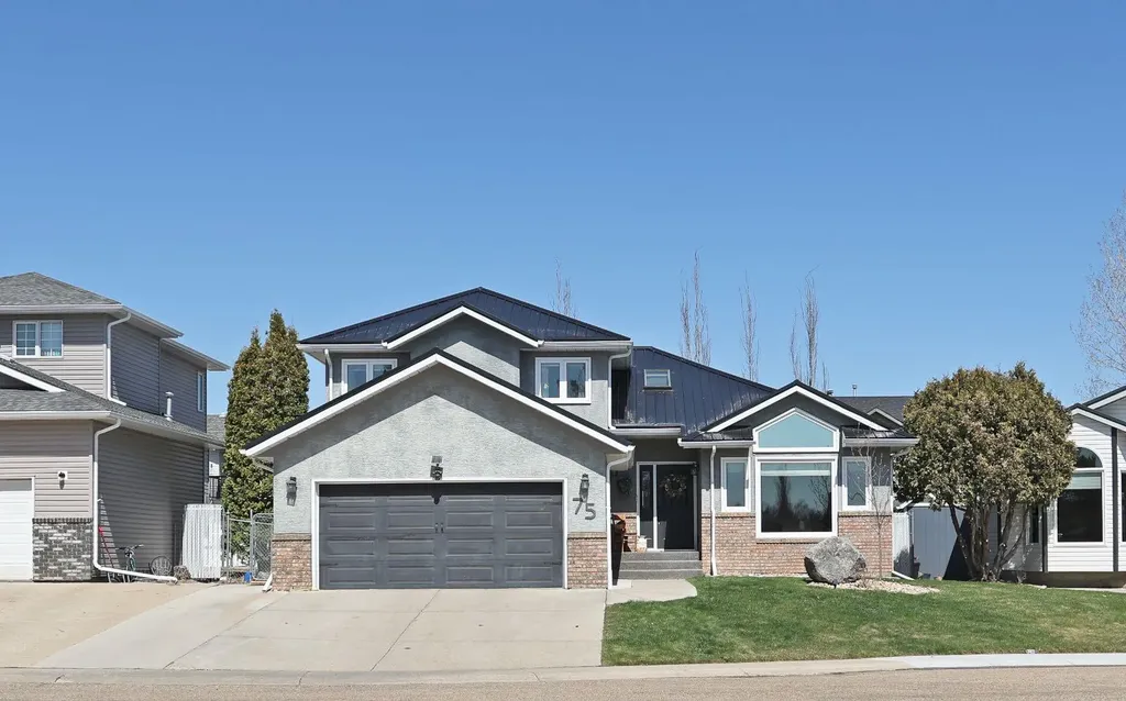 75 Parkland Close E Brooks AB T1R 0M2