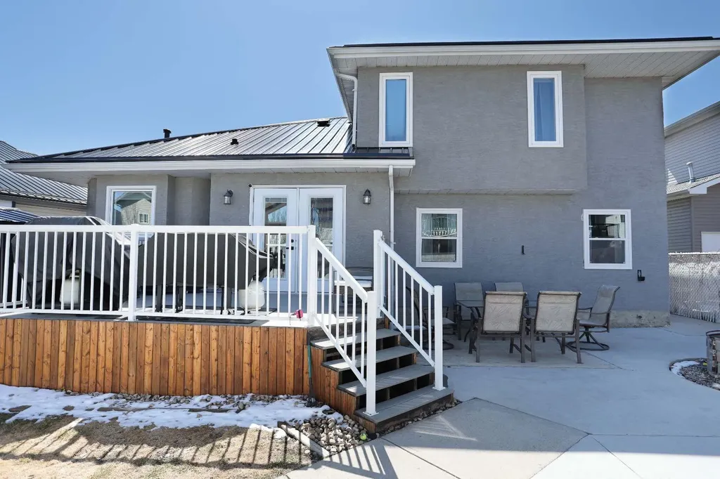 75 Parkland Close E Brooks AB T1R 0M2