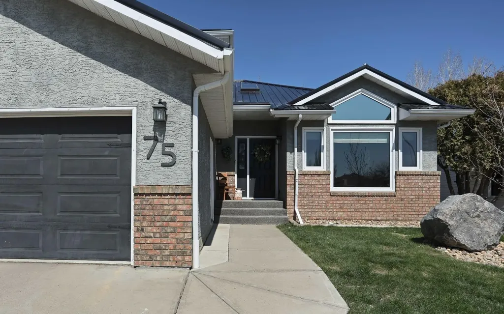75 Parkland Close E Brooks AB T1R 0M2