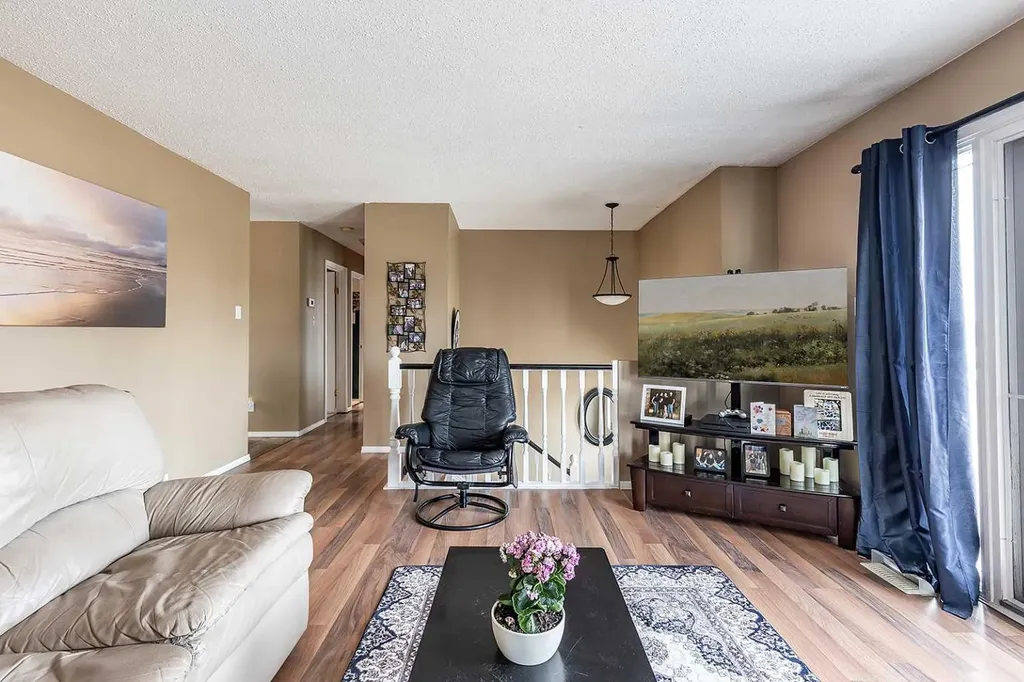 7 Valleyview Drive SW Medicine Hat AB T1A7K5