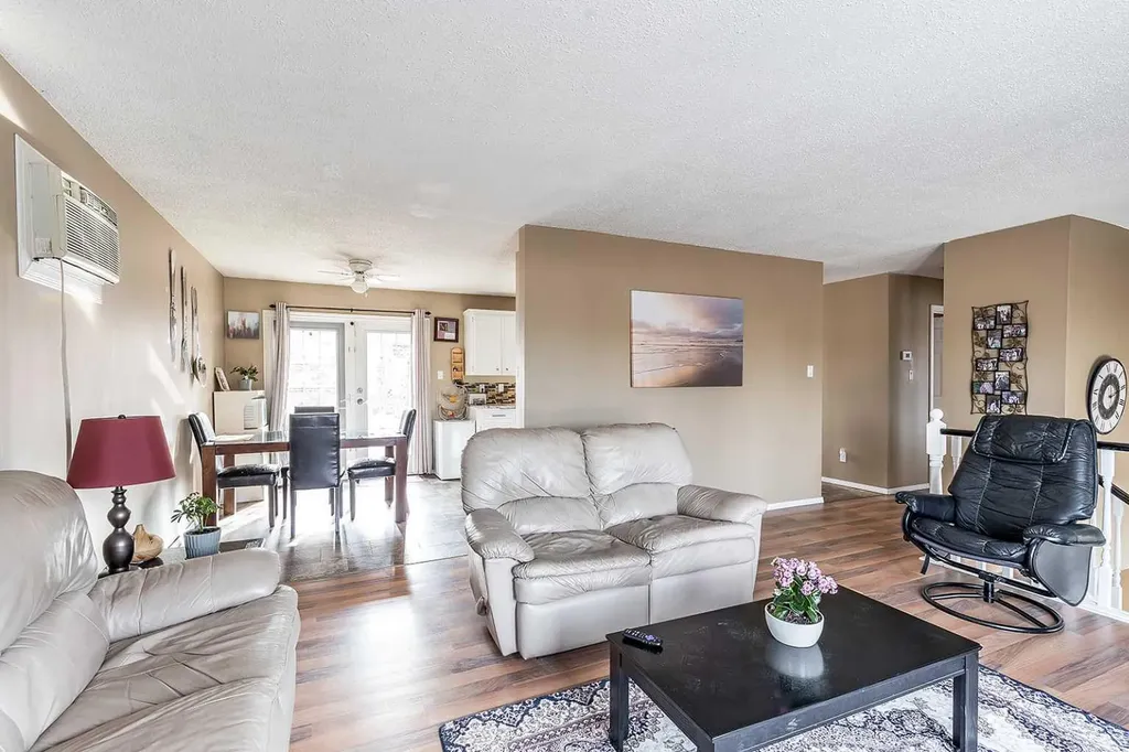 7 Valleyview Drive SW Medicine Hat AB T1A7K5